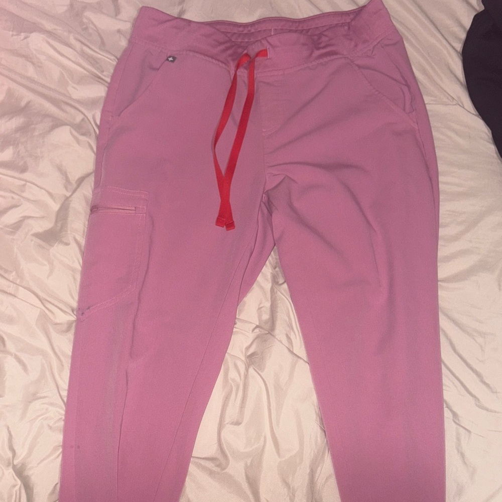 Figs chalk pink Zamora joggers